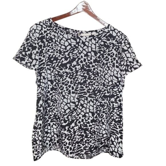 Chicos Size 3 XL Black & White Abstract Animal Print Blouse 100% Polyester - Picture 1 of 8